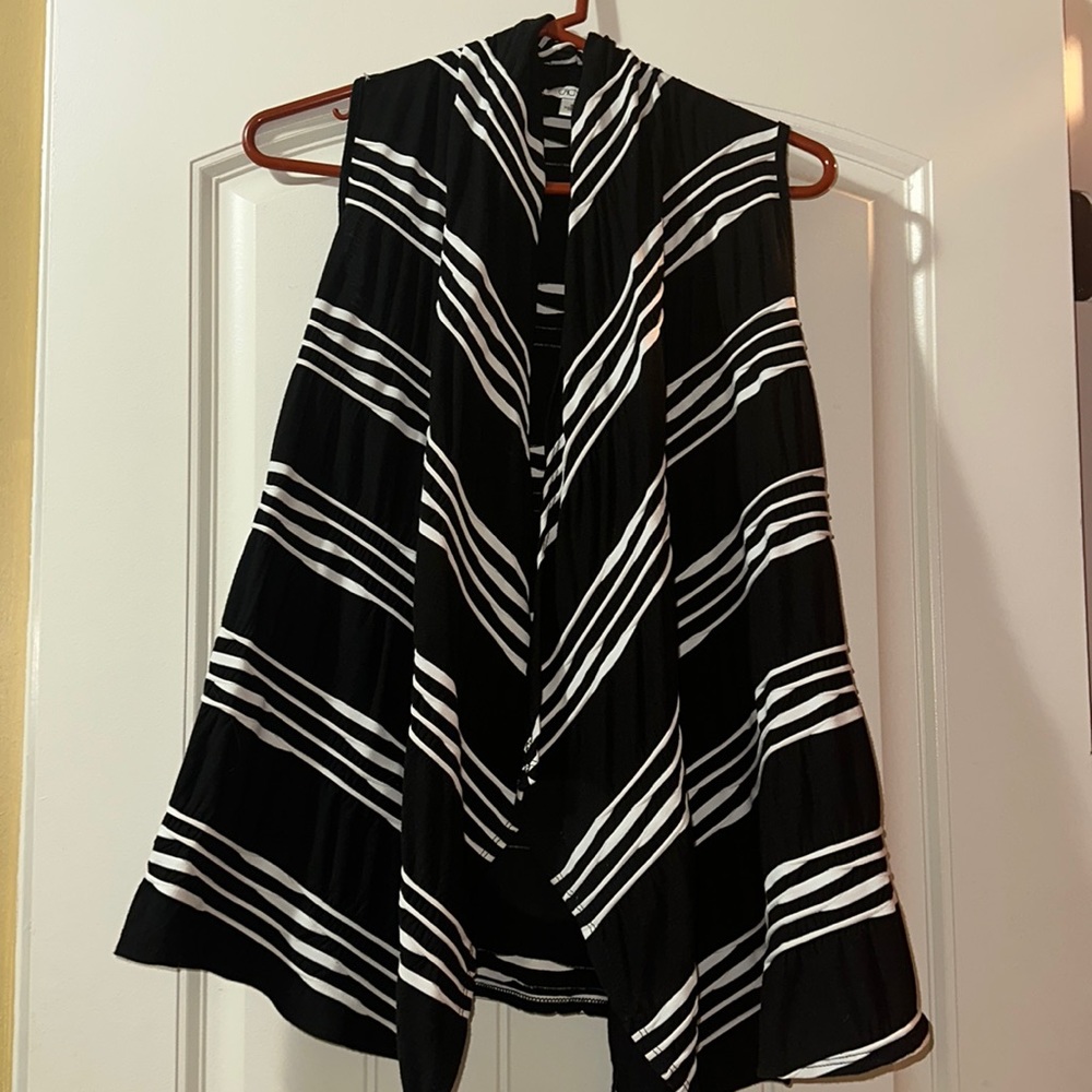 💘 Cache black and white vest